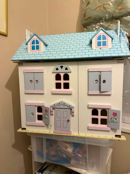 Photo of free Dolls house (Battersea SW11) #2