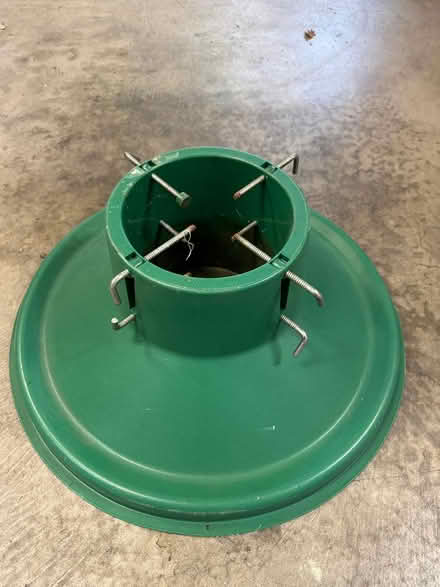 Photo of free Christmas Tree Stand (Bascom & White Oaks - 95124) #1