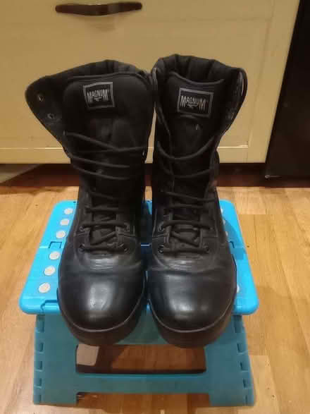 Photo of free Magnum Classic Size 9 Boots (Motspur Park KT3) #1