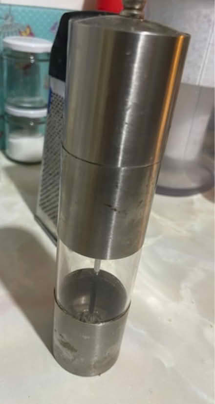 Photo of free Salt/pepper mill/grinder (Southall UB2) #1