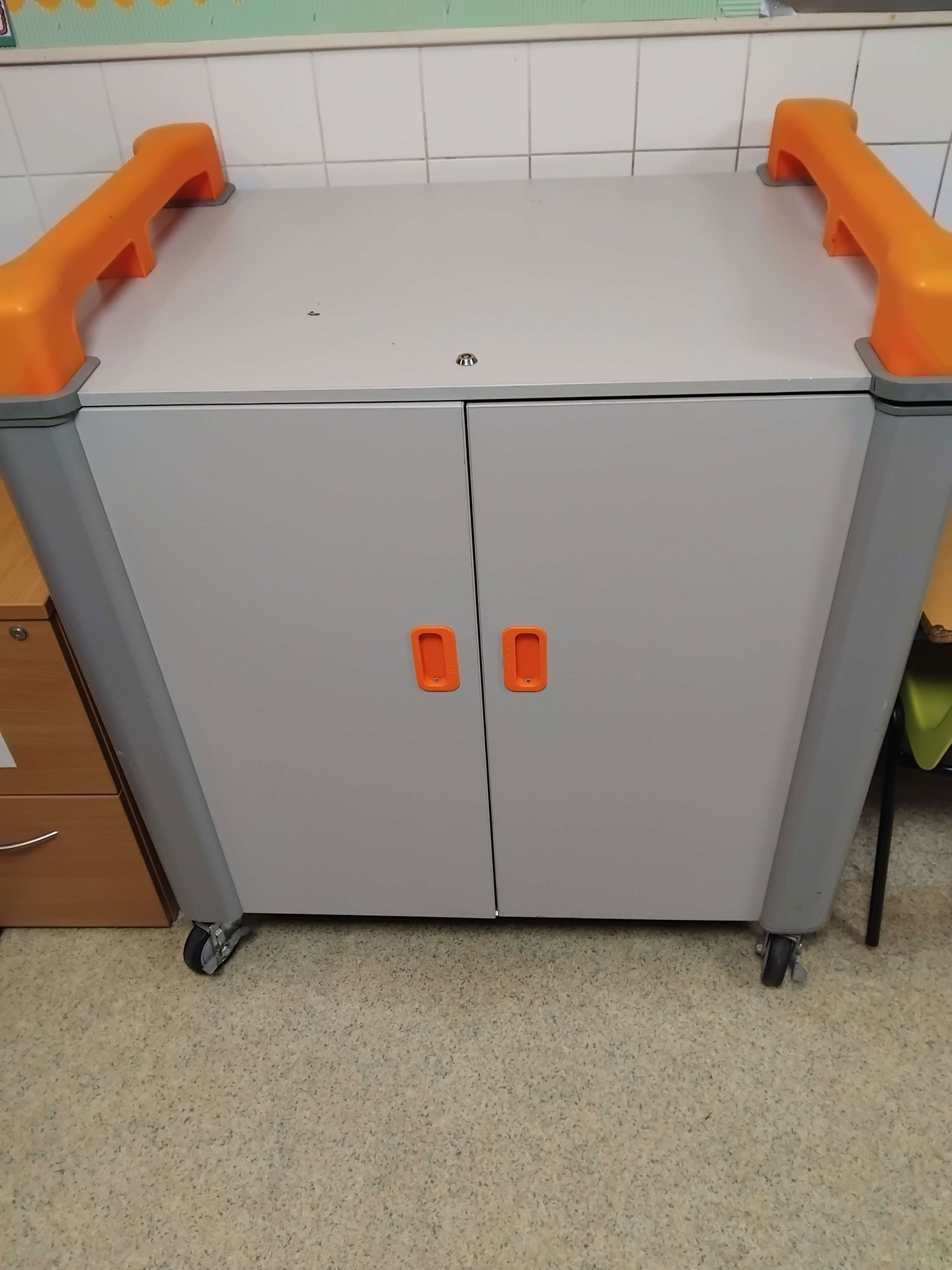 Pull Out Collection Tray Free: Portable cabinet, 4 pull out trays, actually for laptops (Shifnal ...