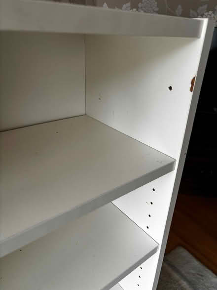 Photo of free White bookcase with 3 shelves (Hinchley Wood KT10) #4