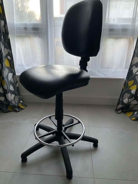 Photo of free heavy duty swivel adjustable stool (Epping CM16) #1