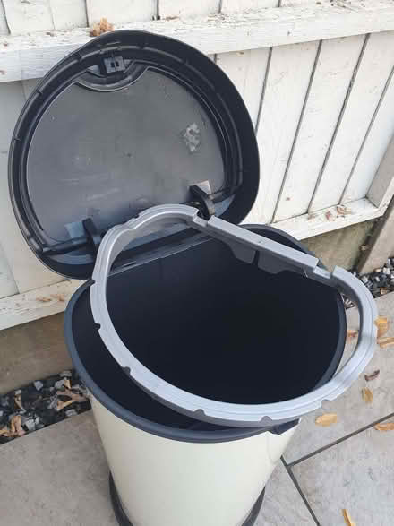 Photo of free Tall Kitchen Bin (Nanpantan LE11) #2
