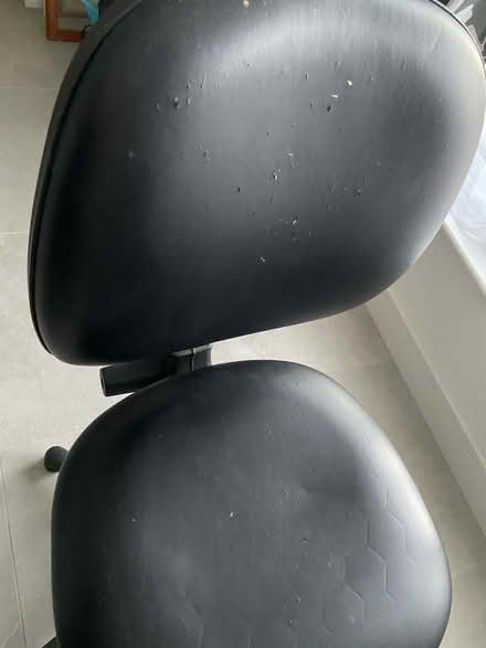 Photo of free heavy duty swivel adjustable stool (Epping CM16) #4