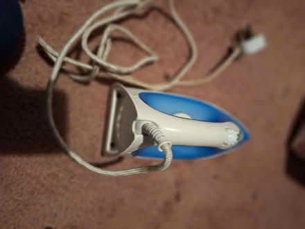 Photo of free steam iron (Brentford Gate TW8) #1