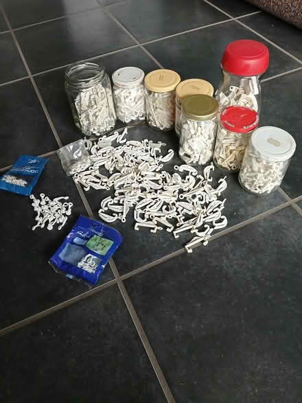 Photo of free Plastic Curtain Hooks (S17 (Dore)) #1