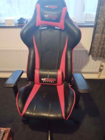 Photo of free Swivel Gaming chair on wheels (Shepperton TW17) #1