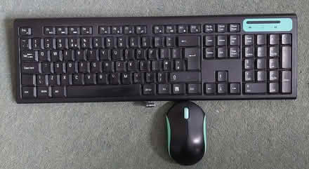 Photo of free Wireless Keyboard (Top Amersham HP6) #1