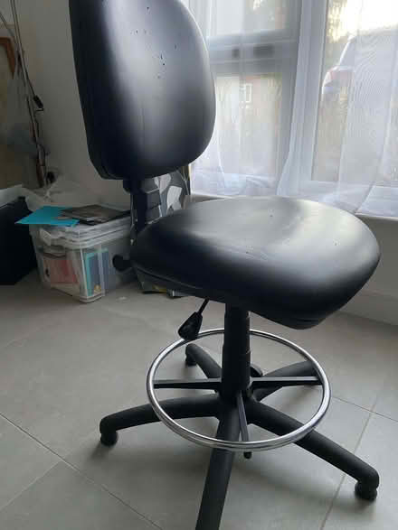 Photo of free heavy duty swivel adjustable stool (Epping CM16) #2