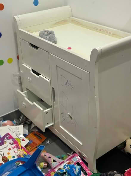 Photo of free Chest of draws (Edgware HA88LL) #1