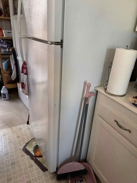 Photo of free Refrigerator (works good) (Los Angeles/ Leimert Park) #2