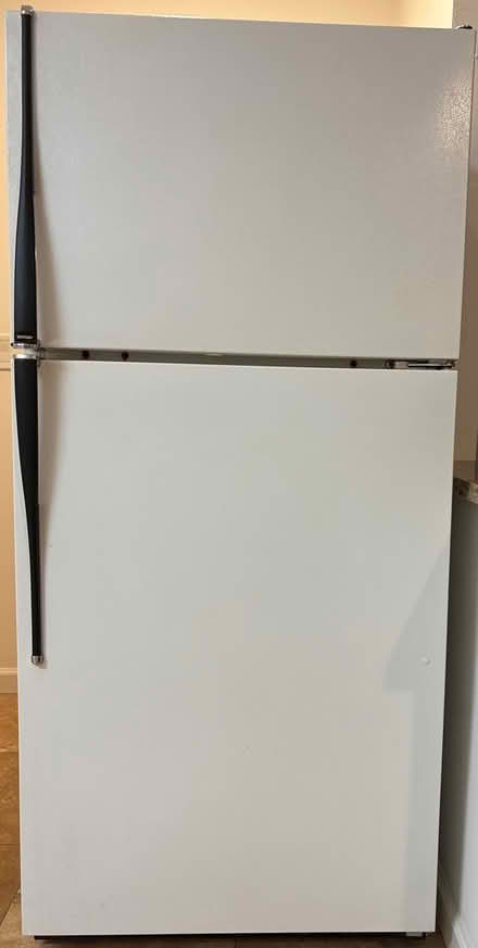 Photo of free Hotpoint 18cu ft top freezer fridge (Old Mountain View) #1
