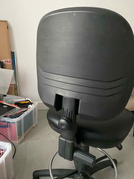 Photo of free heavy duty swivel adjustable stool (Epping CM16) #3