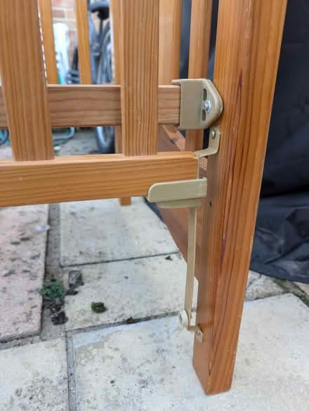 Photo of free Winnie the pooh Cot (Woodley RG5) #3