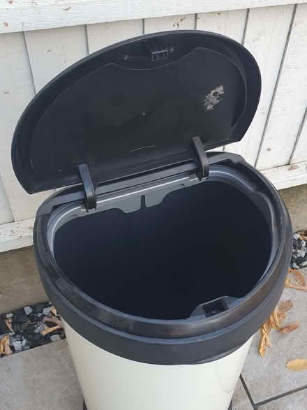 Photo of free Tall Kitchen Bin (Nanpantan LE11) #3
