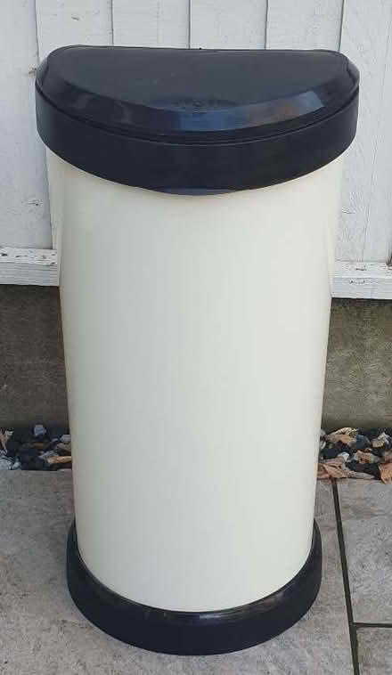 Photo of free Tall Kitchen Bin (Nanpantan LE11) #1