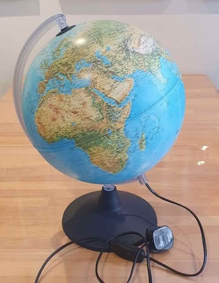 Photo of free Globe Illuminated (Nanpantan LE11) #1