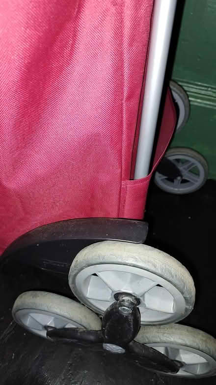 Photo of free GIMI 6 wheel shopping trolley (L20) #1