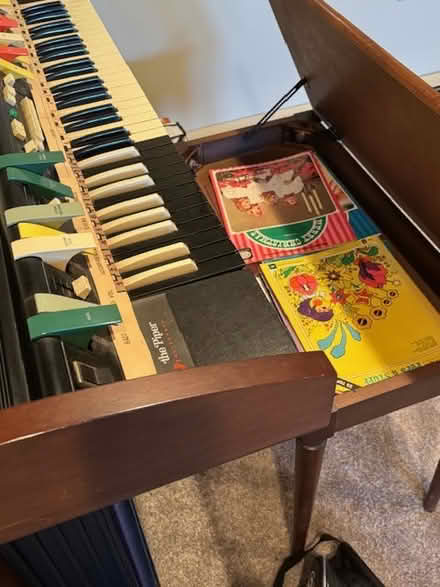 Photo of free Hammond Piper II Chord Organ (West side of Schadt Ave.) #2