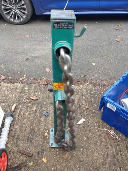 Photo of free Security post with chain (CR8) #1