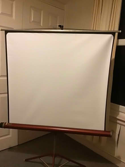 Photo of free screen for use with projector (Aigburth L17) #2