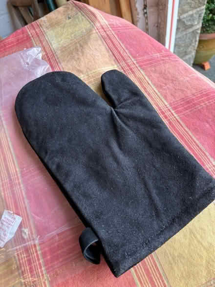Photo of free Heat Resistant Glove (Hornby LA2) #1