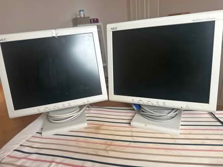 Photo of free 2 monitors 15 inch (M1l1v7) #1