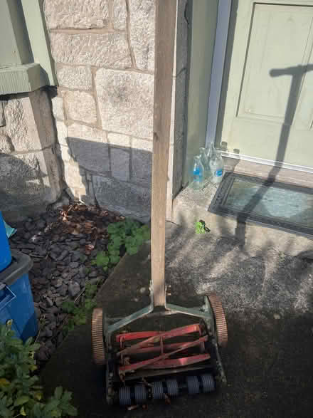 Photo of free Old manual lawnmower (Kendal LA9) #1