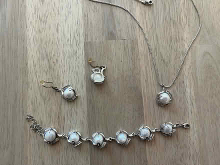 Photo of free necklace, bracelet and ear rings (Lawrence/ El Camino Real) #1