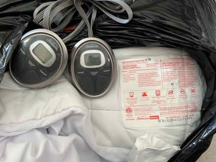 Photo of free King heated mattress pad (Southwest St Louis County) #1