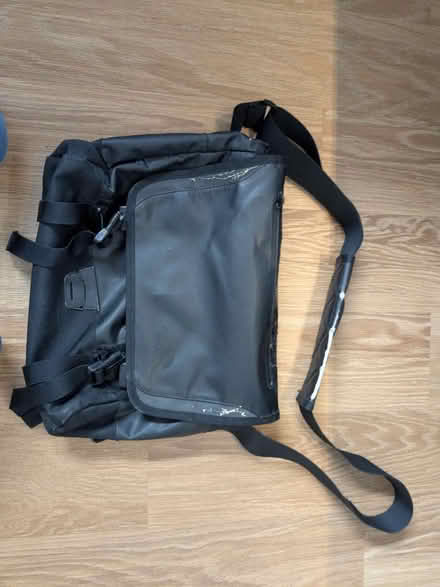 Photo of free North face messenger bag (SW18) #1