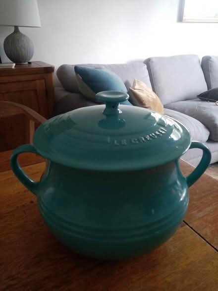 Photo of free Le creuset bean pot - damaged (Victoria SW1) #2
