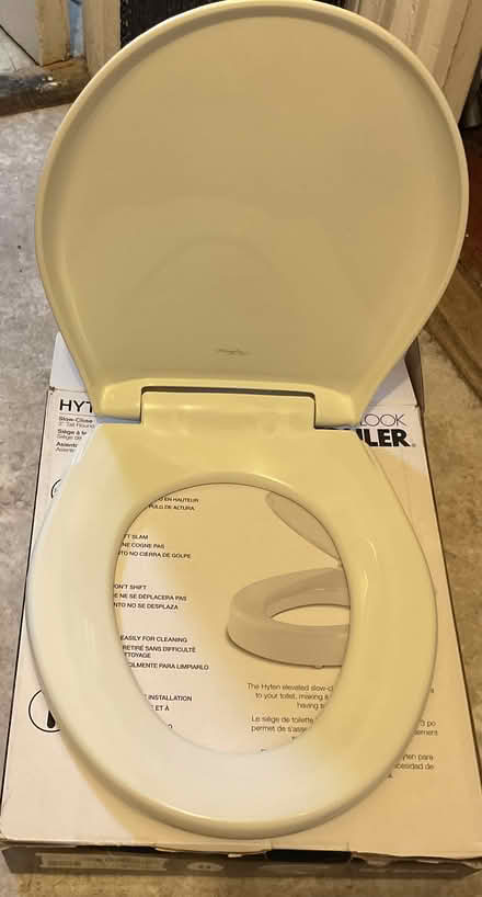 Photo of free White round toilet seat (Crown Heights, Brooklyn 11225) #3
