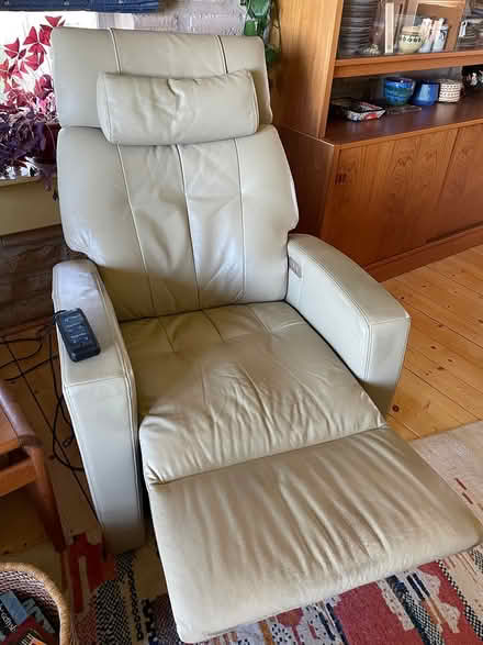 Photo of free Zero gravity lounge chair (West side) #2
