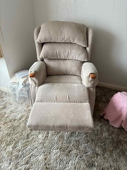 Photo of free Manual HSL recliner chair (Tring HP23) #1
