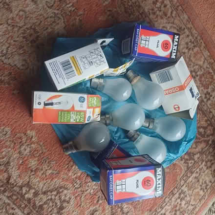 Photo of free A bag of Bayonet cap light bulbs (Abbots Langley WD5) #1
