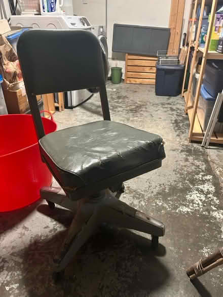 Photo of free Office chair on wheels (Redwood Heights) #1