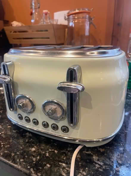 Photo of free Mint green toaster (Hackney E9) #3