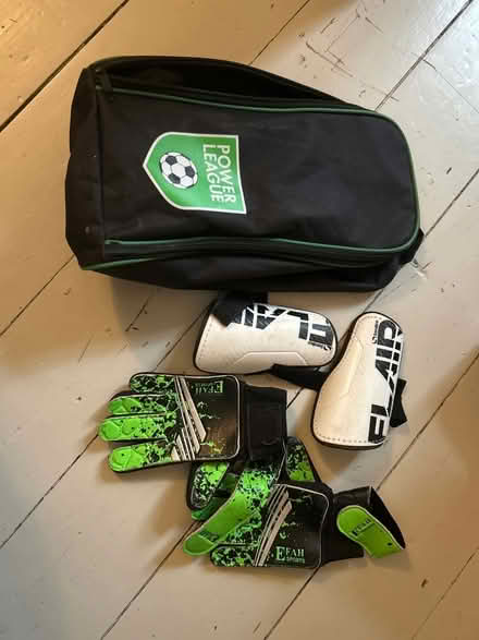 Photo of free set of goalkeeper equipment size 4 (Brick lane E1) #1