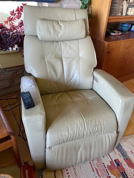Photo of free Zero gravity lounge chair (West side) #1