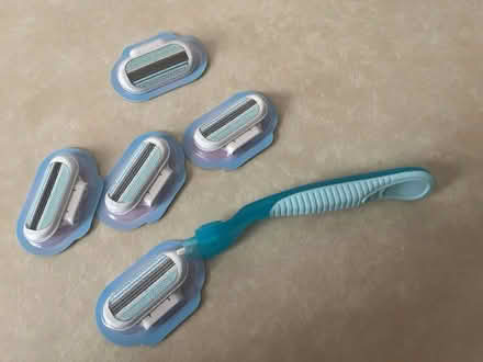 Photo of free Ladies razor with blade packs (CT11) #1