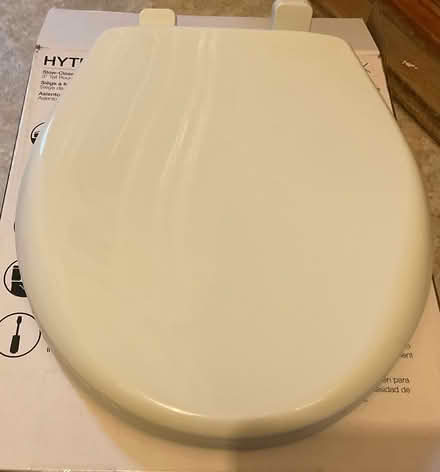 Photo of free White round toilet seat (Crown Heights, Brooklyn 11225) #2