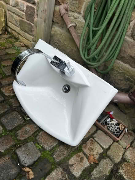 Photo of free Sink and pedestal (SK13 Padfield) #2