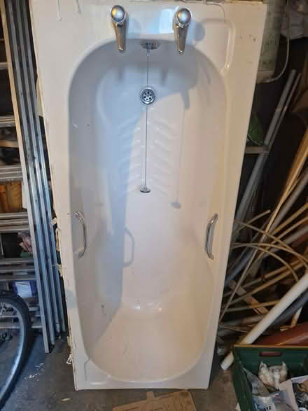 Photo of free white bath (Crumlin Dublin 12) #1