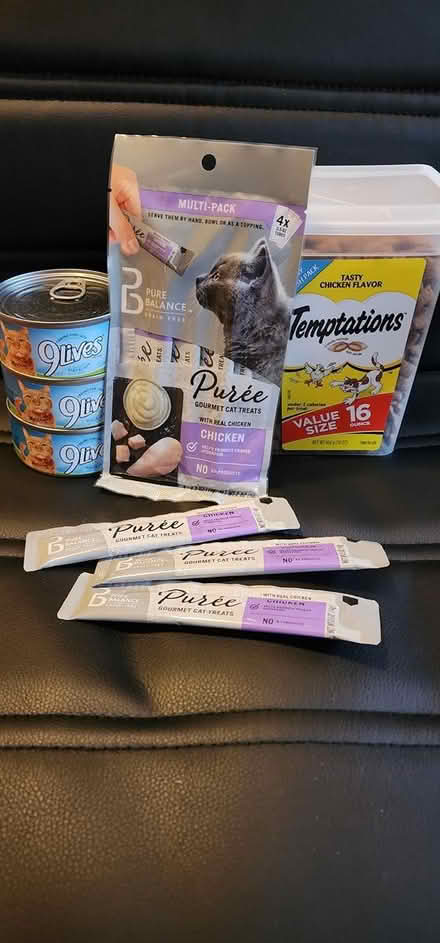 Photo of free Cat treats and food (Dracut) #1