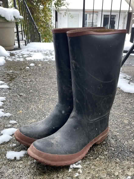 Photo of free Rubber boots mens 9 / womens 11 (Bloor Lansdowne) #1