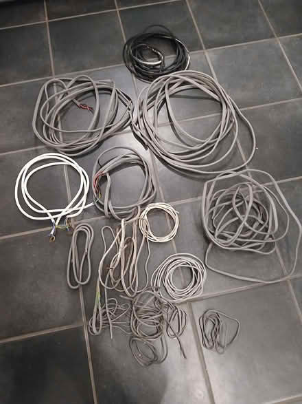 Photo of free Cables (S17 (Dore)) #1
