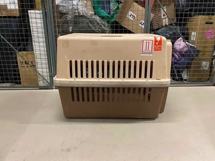 Photo of free Medium/Large dog crate (Ile-des-Soeurs (Verdun, MTL)) #2