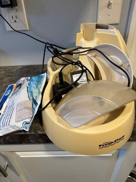 Photo of free Deluxe fresh flow pet fountain (Drexel Hill) #1